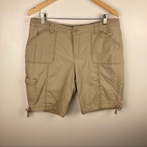 St John's Bay Beige Women's Cargo Shorts Sz 14